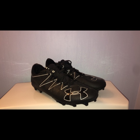 Low cut Under Armour highlight cleats - Picture 2 of 3